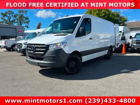 Used 2022 Mercedes-Benz Sprinter 1500 image 2