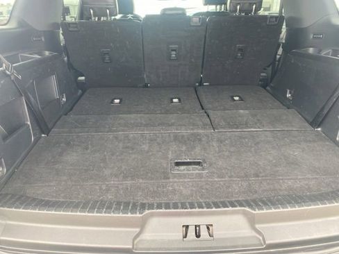 Used 2020 Ford Expedition XLT w/ Equipment Group 202A AWD/4WD image 9