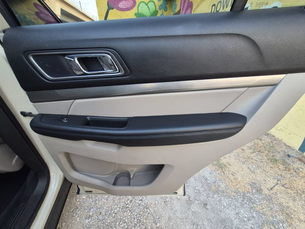 Used 2018 Ford Explorer XLT w/ Equipment Group 202A FWD image 18