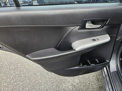 Used 2012 Toyota Camry SE w/ Leather Pkg FWD image 15