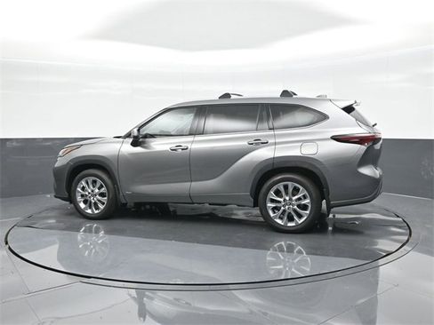 New 2026 Toyota Highlander Limited image 5
