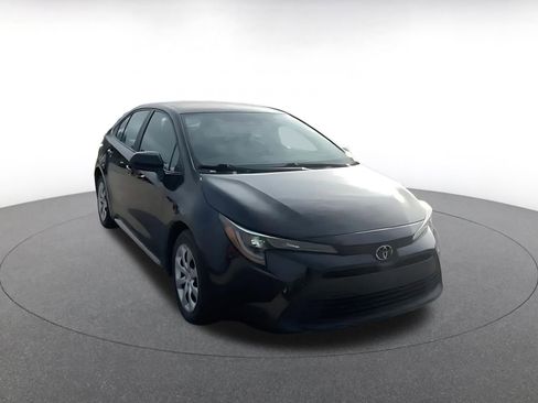 Used 2023 Toyota Corolla LE image 3