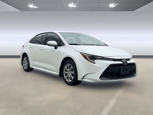 Used 2022 Toyota Corolla LE image 6