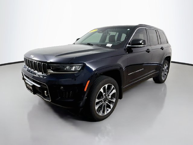Used 2025 Jeep Grand Cherokee Overland w/ Luxury Tech Group IV AWD/4WD image 3