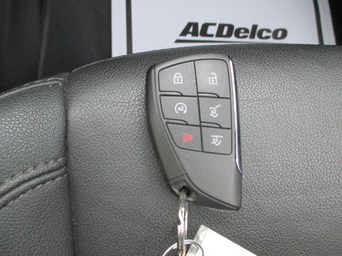 Used 2023 Chevrolet Suburban LT w/ Luxury Package image 33