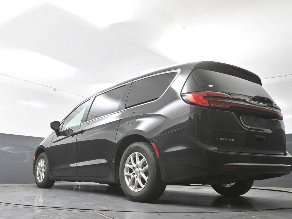 Used 2025 Chrysler Pacifica Select FWD image 23
