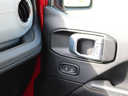 Used 2024 Jeep Wrangler Unlimited Sahara AWD/4WD image 17