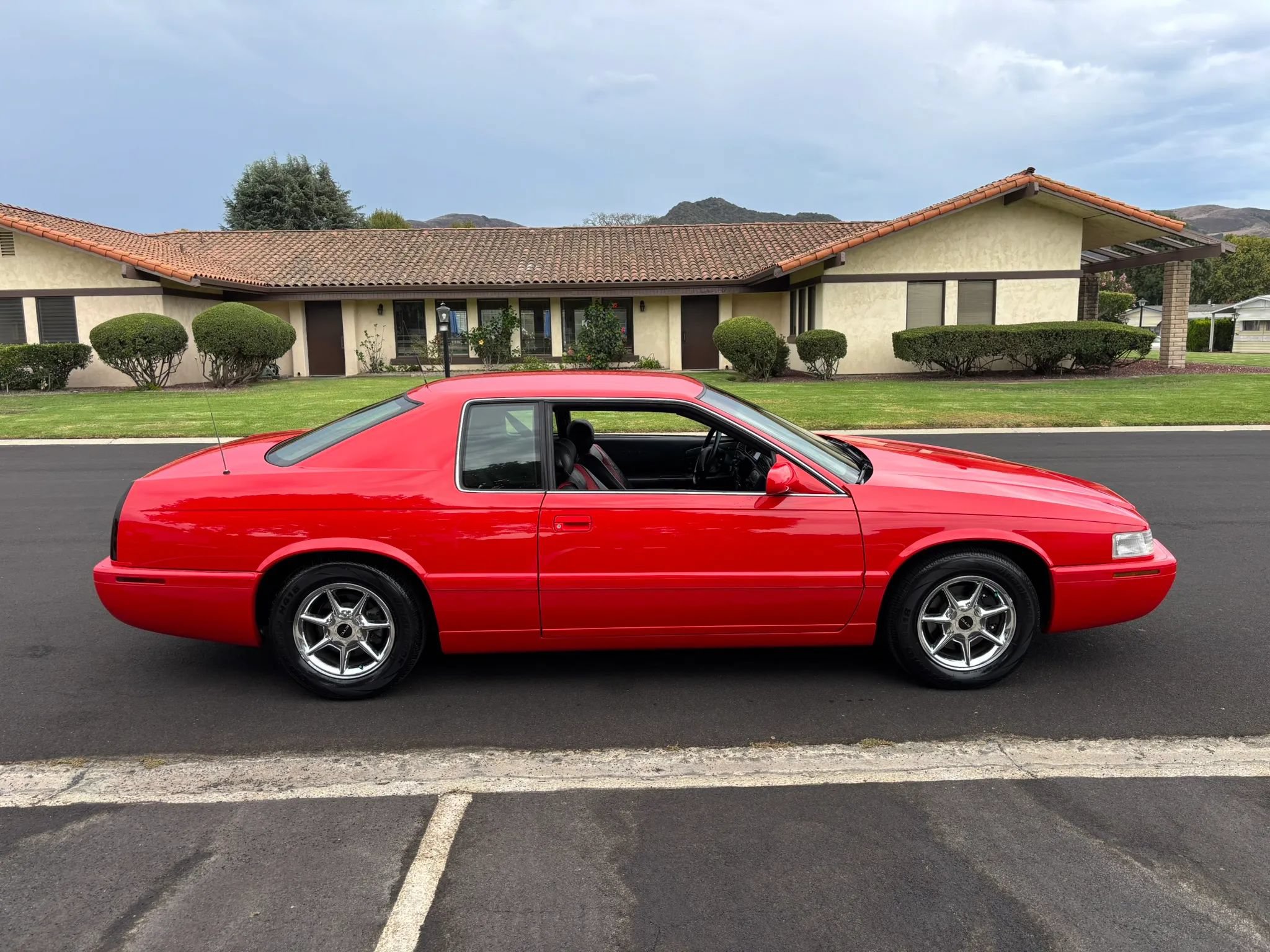 Used 2002 Cadillac Eldorado Collector's Edition FWD image 4