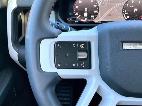 Used 2025 Land Rover Defender 110 S image 23