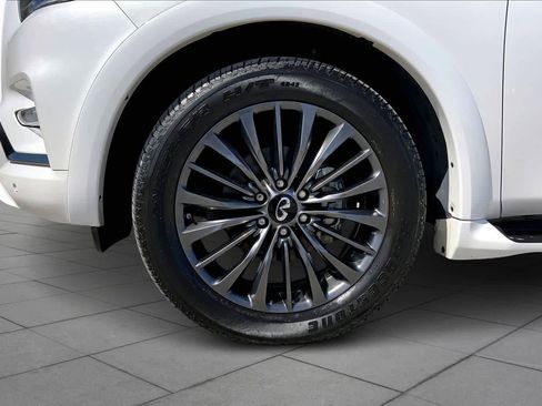 Used 2024 INFINITI QX80 Sensory image 11