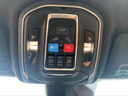 Certified 2025 Jeep Grand Cherokee Summit AWD/4WD image 32