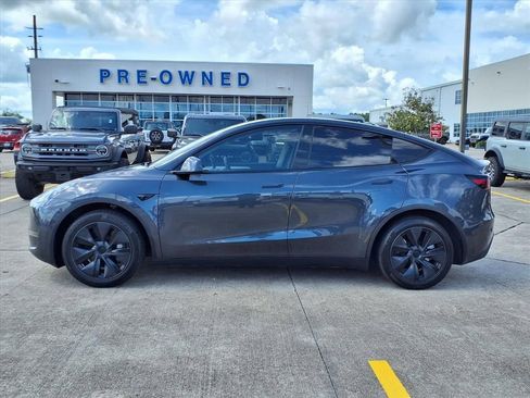 Used 2025 Tesla Model Y Long Range RWD image 3