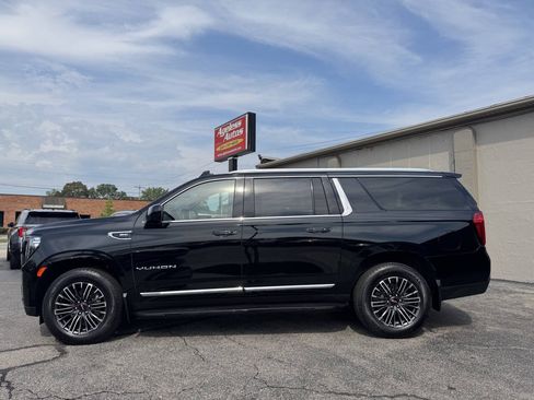 Used 2023 GMC Yukon XL SLT AWD/4WD image 6