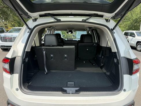 Used 2025 Honda Pilot EX-L image 8