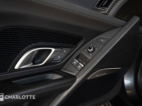 Used 2020 Audi R8 V10 w/ Carbon Exterior Package image 24