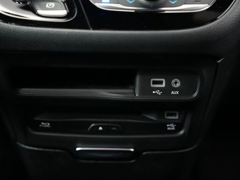 Used 2019 Chrysler Pacifica Limited w/ Advanced Safetytec Group image 28