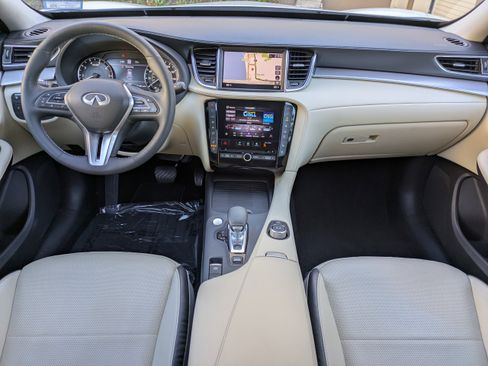 Used 2022 INFINITI QX50 Essential image 11