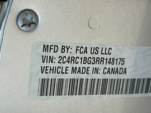 Used 2024 Chrysler Pacifica Touring-L image 44