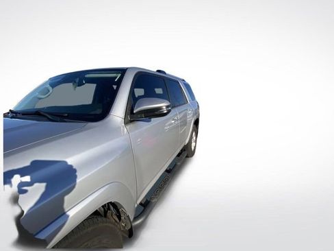 Used 2022 Toyota 4Runner SR5 Premium image 2