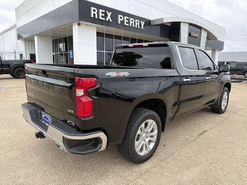 Used 2024 Chevrolet Silverado 1500 LTZ AWD/4WD image 3