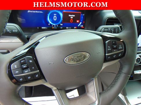 Used 2023 Ford Explorer Platinum w/ Technology Package image 21