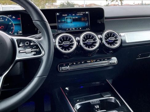 Used 2023 Mercedes-Benz GLB 250 image 9