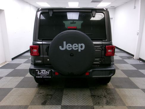 Used 2020 Jeep Wrangler Unlimited Sahara image 13