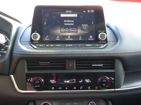 Used 2025 Nissan Rogue SV w/ SV Premium Package image 15