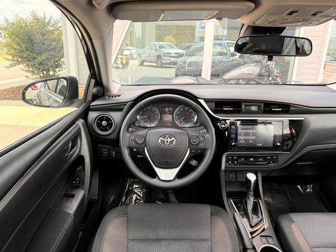 Used 2018 Toyota Corolla SE w/ SE Premium Package FWD image 25