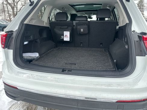 Used 2024 Volkswagen Tiguan SE image 15