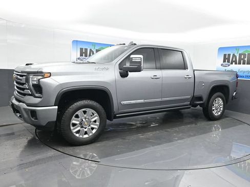 Used 2024 Chevrolet Silverado 2500 High Country w/ High Country Premium Package AWD/4WD image 1