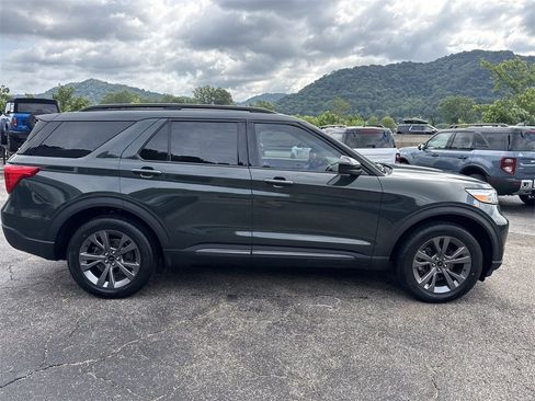 Used 2022 Ford Explorer XLT w/ Equipment Group 202A image 4
