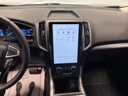 Used 2024 Ford Edge SEL w/ Convenience Package