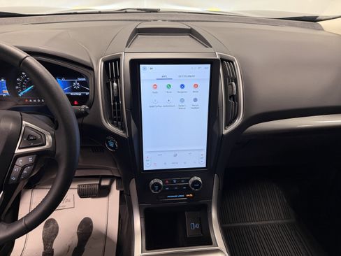 Used 2024 Ford Edge SEL w/ Convenience Package image 4