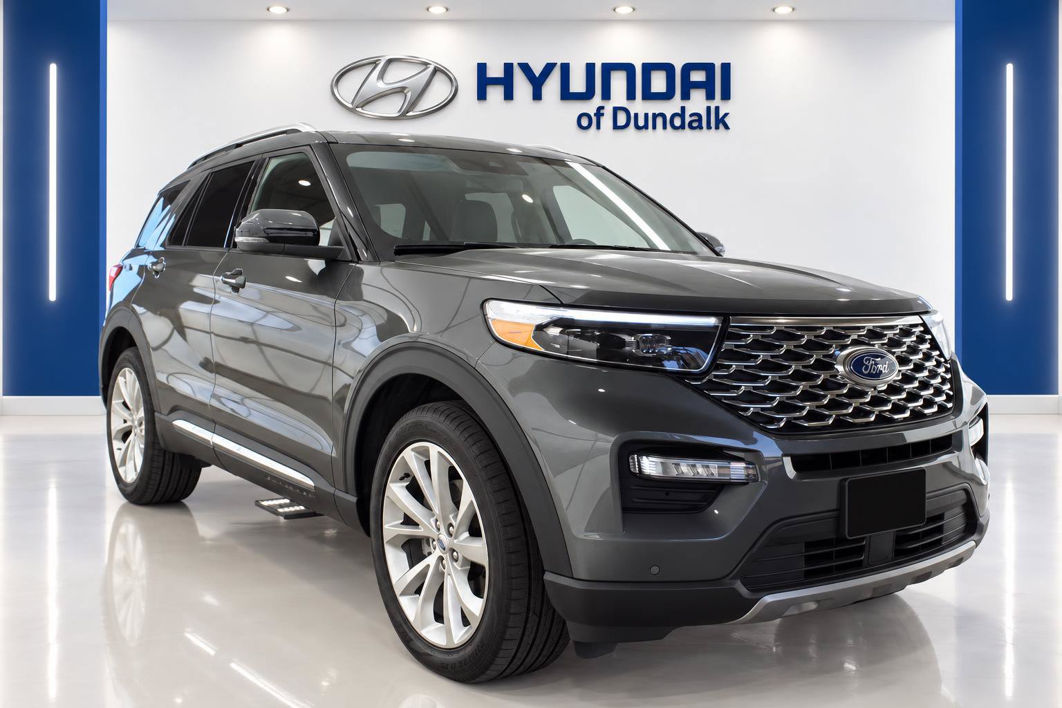 Used 2024 Ford Explorer Platinum w/ Technology Package AWD/4WD image 3