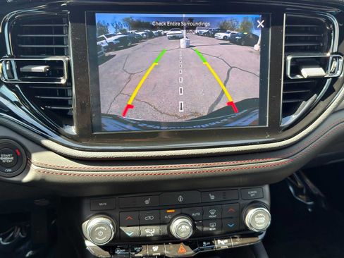 Used 2025 Dodge Durango GT RWD image 22