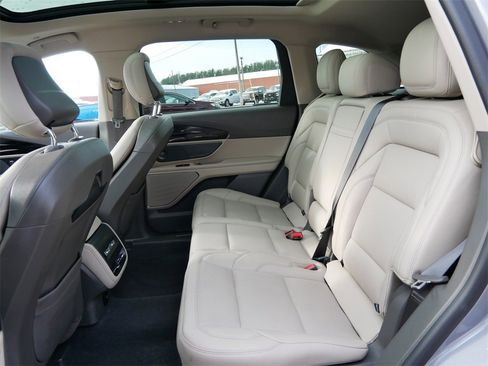 Used 2024 Lincoln Nautilus Premier w/ Equipment Group 102A image 10