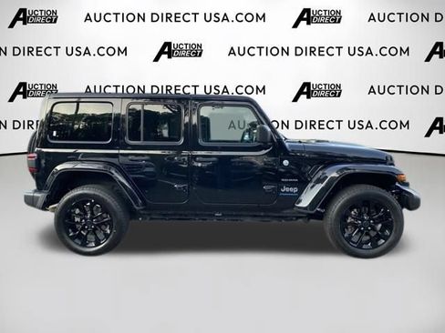 Used 2024 Jeep Wrangler Unlimited Sahara AWD/4WD image 24