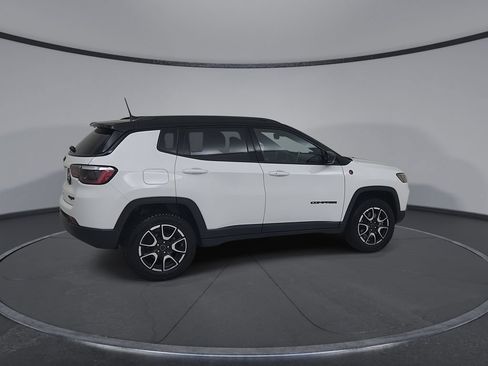Certified 2026 Jeep Compass Trailhawk AWD/4WD image 19