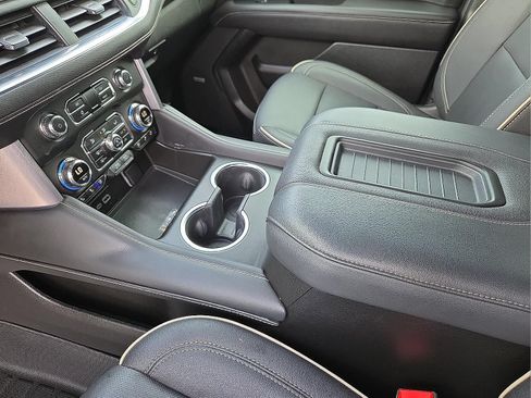 Certified 2024 GMC Yukon SLT w/ SLT Luxury Package AWD/4WD image 10