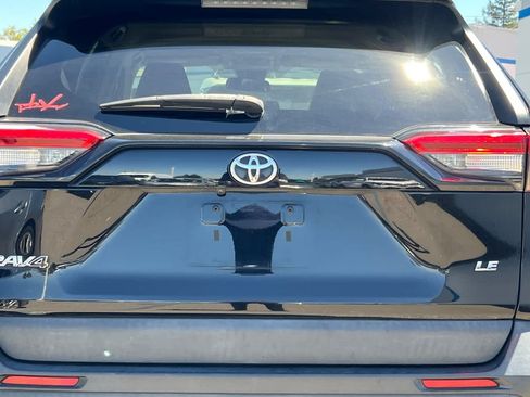 Used 2021 Toyota RAV4 LE FWD image 19
