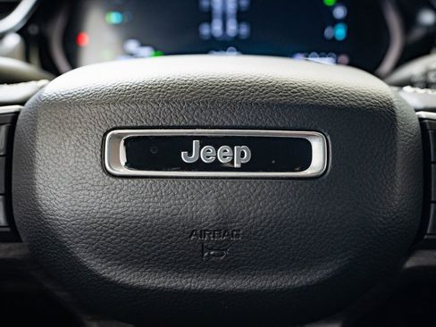 Used 2022 Jeep Grand Cherokee Limited 4xe image 27