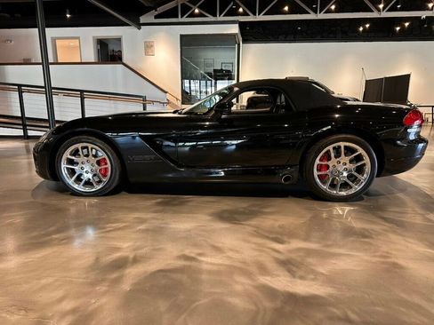 Used 2004 Dodge Viper SRT-10 RWD image 3