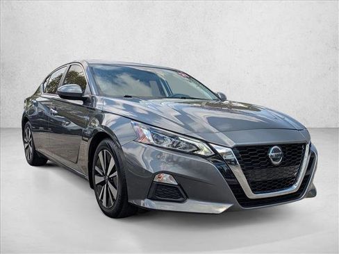 Certified 2021 Nissan Altima 2.5 SV image 3