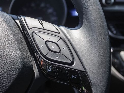 Used 2021 Toyota C-HR XLE FWD image 31