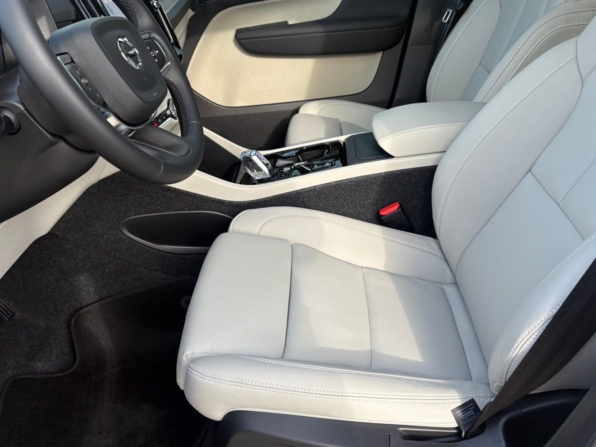 New 2026 Volvo XC40 B5 Plus w/ Protection Package Premier AWD/4WD image 17