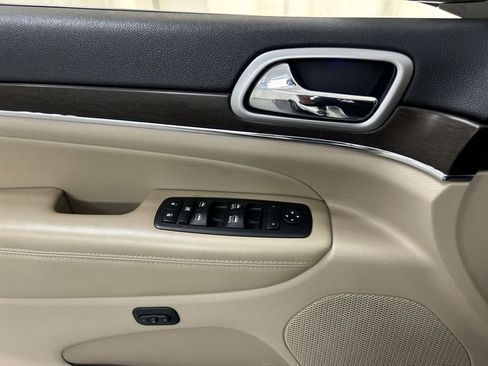 Used 2018 Jeep Grand Cherokee Limited image 11