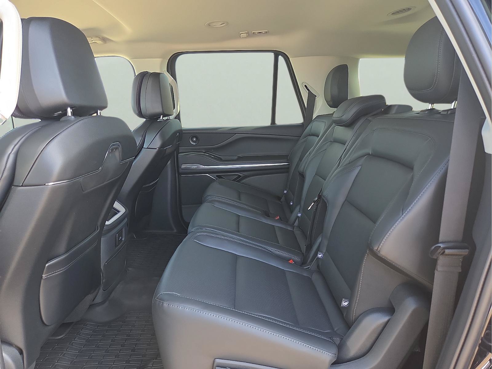 New 2026 Lincoln Navigator L Premier AWD/4WD image 13