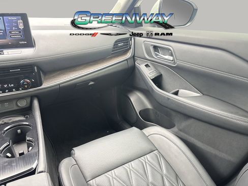 Used 2025 Nissan Rogue Platinum image 23