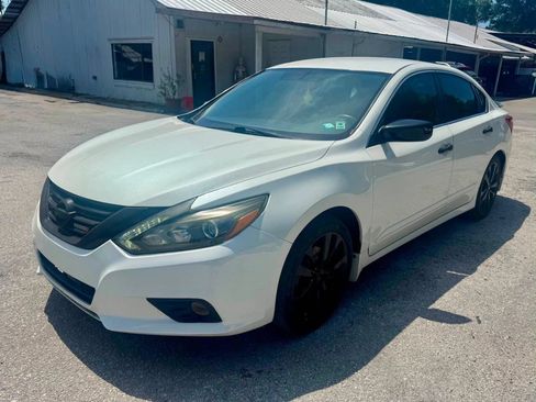 Used 2017 Nissan Altima 2.5 SR w/ Midnight Edition Package FWD image 11